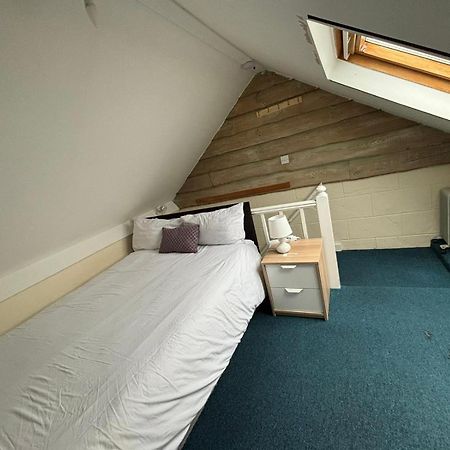 Shared House In Chakeshill Drive 호텔 브리스틀 외부 사진