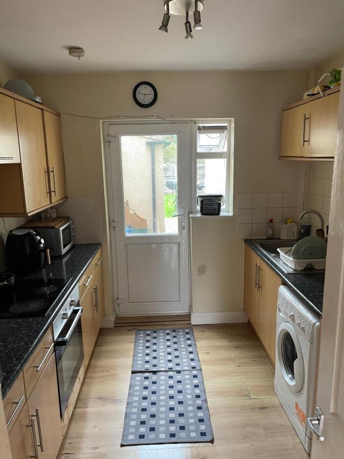 Shared House In Chakeshill Drive 호텔 브리스틀 외부 사진