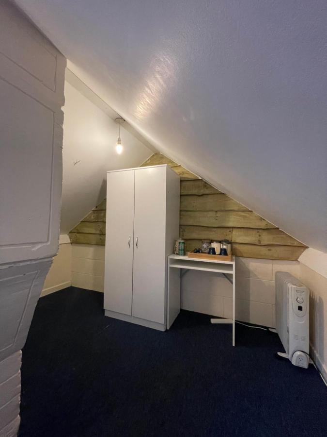 Shared House In Chakeshill Drive 호텔 브리스틀 외부 사진