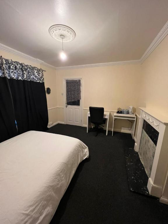 Shared House In Chakeshill Drive 호텔 브리스틀 외부 사진