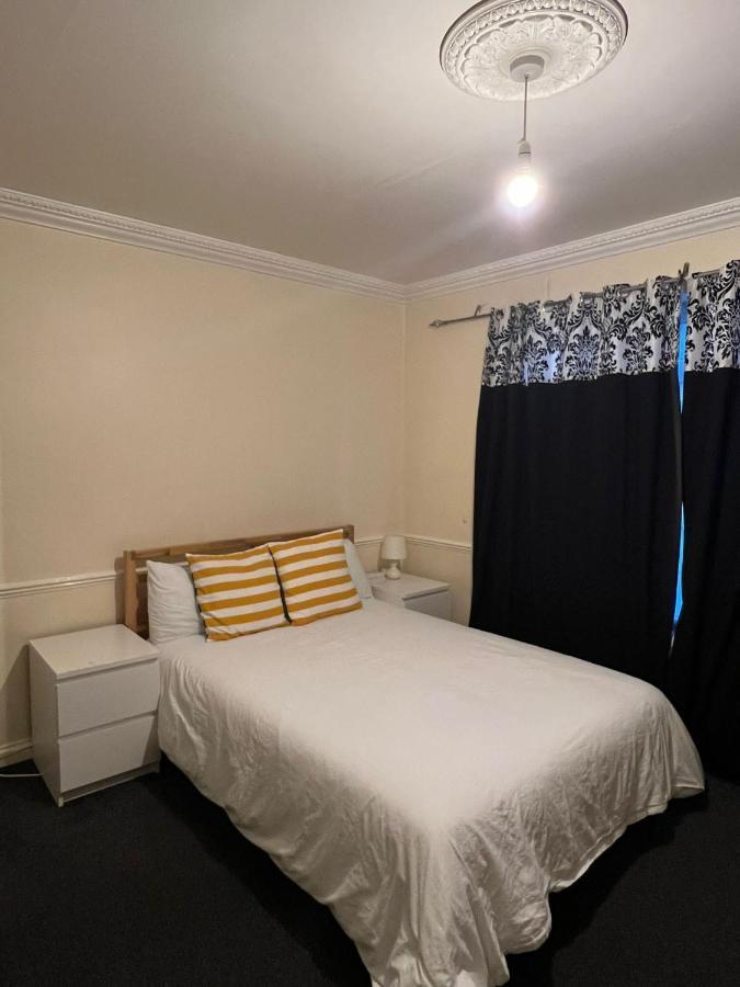 Shared House In Chakeshill Drive 호텔 브리스틀 외부 사진