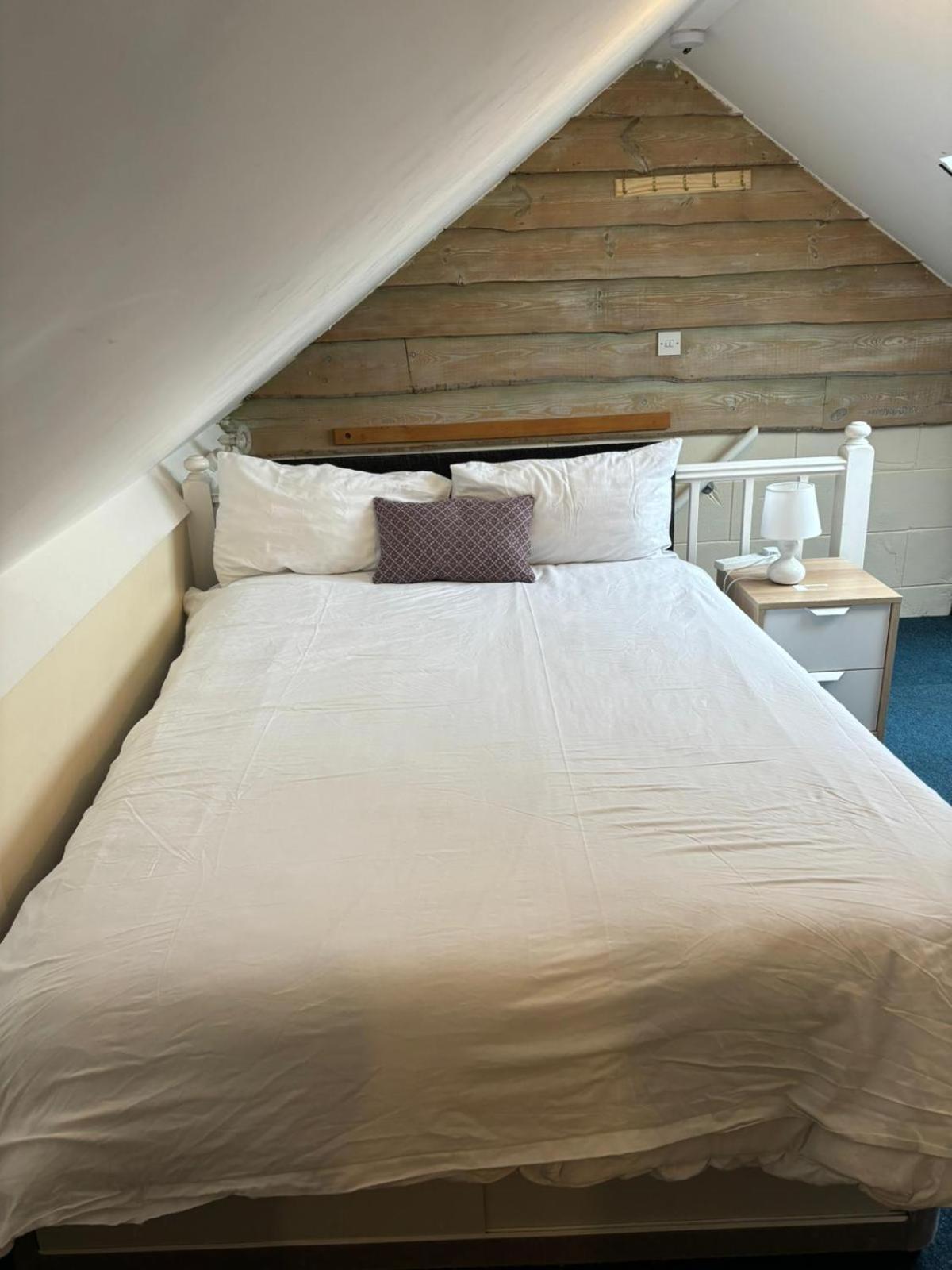Shared House In Chakeshill Drive 호텔 브리스틀 외부 사진